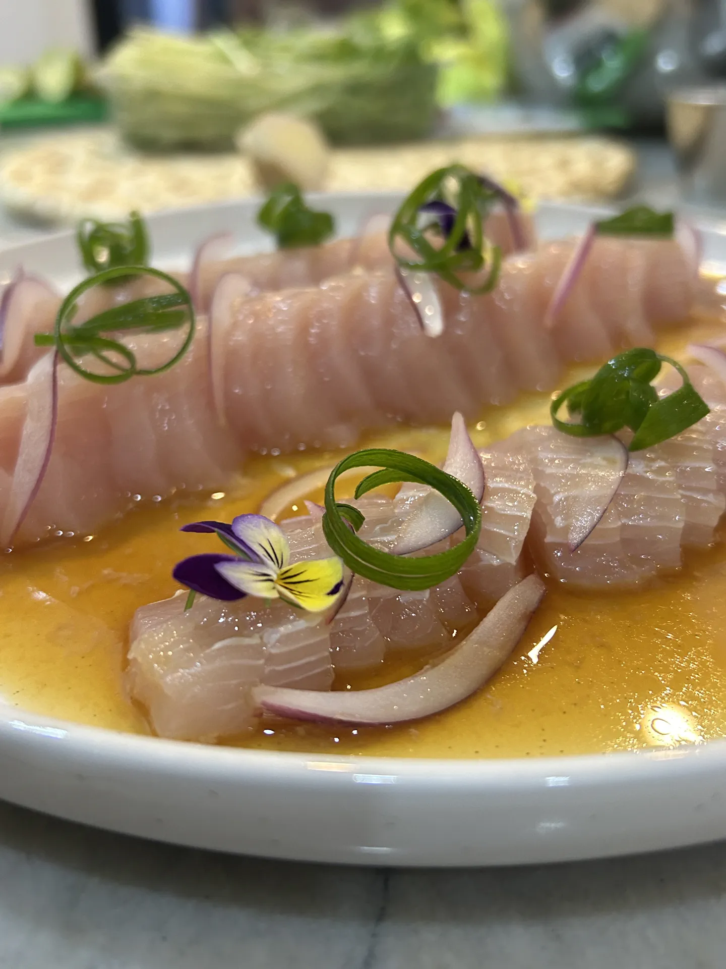 Tiradito de pesca del día con cítricos locales