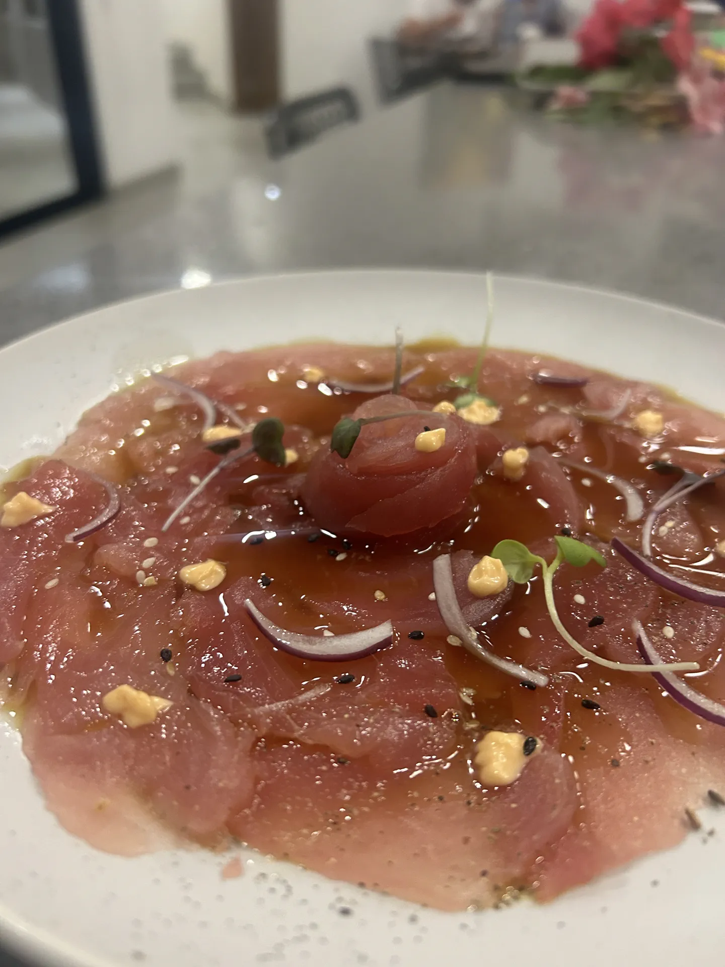 Crudo de macarella con salsa oriental y mayonesa de rocoto